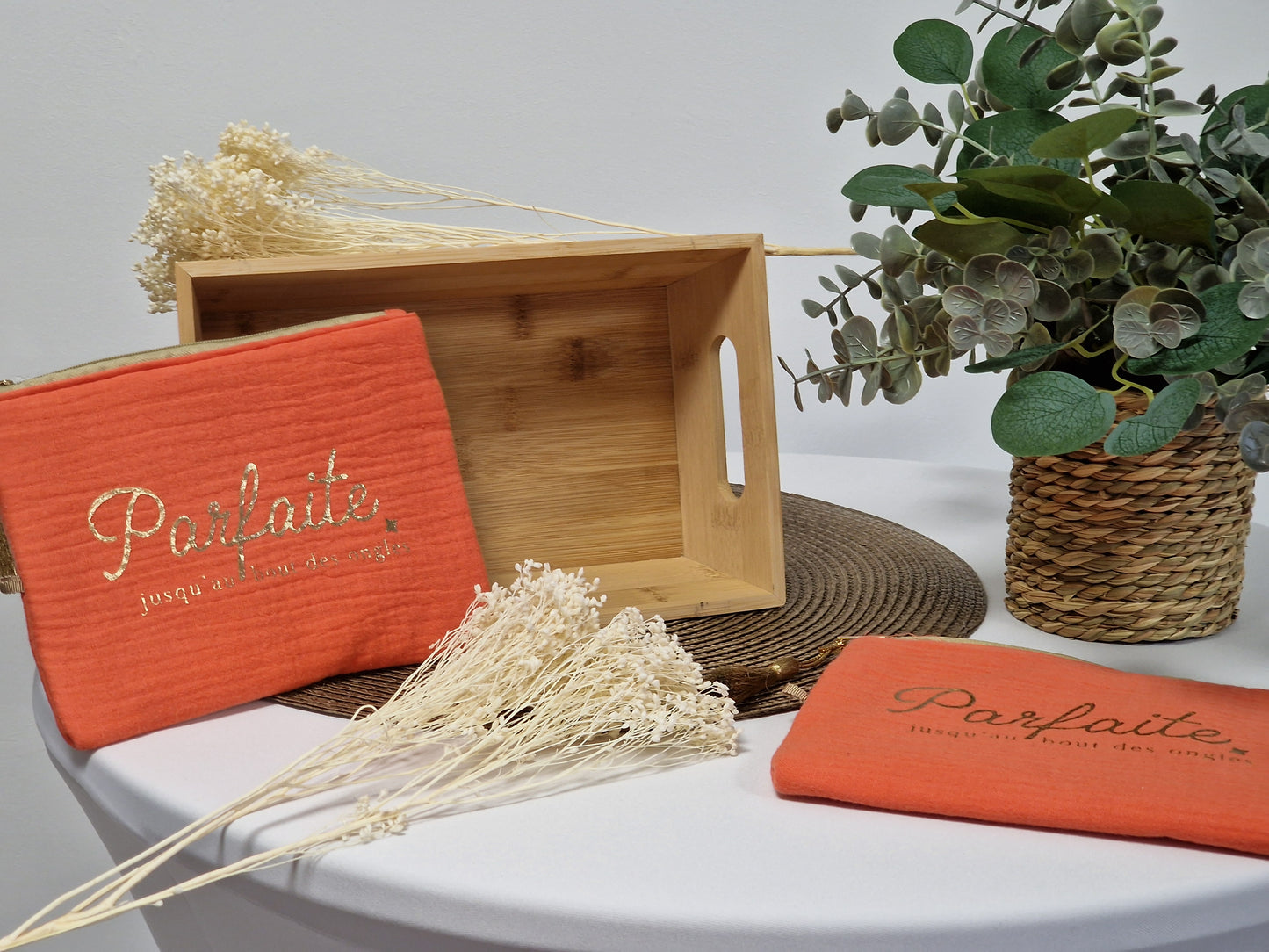 Nos Pochettes " Parfaite jusqu'au bout des ongles " Corail