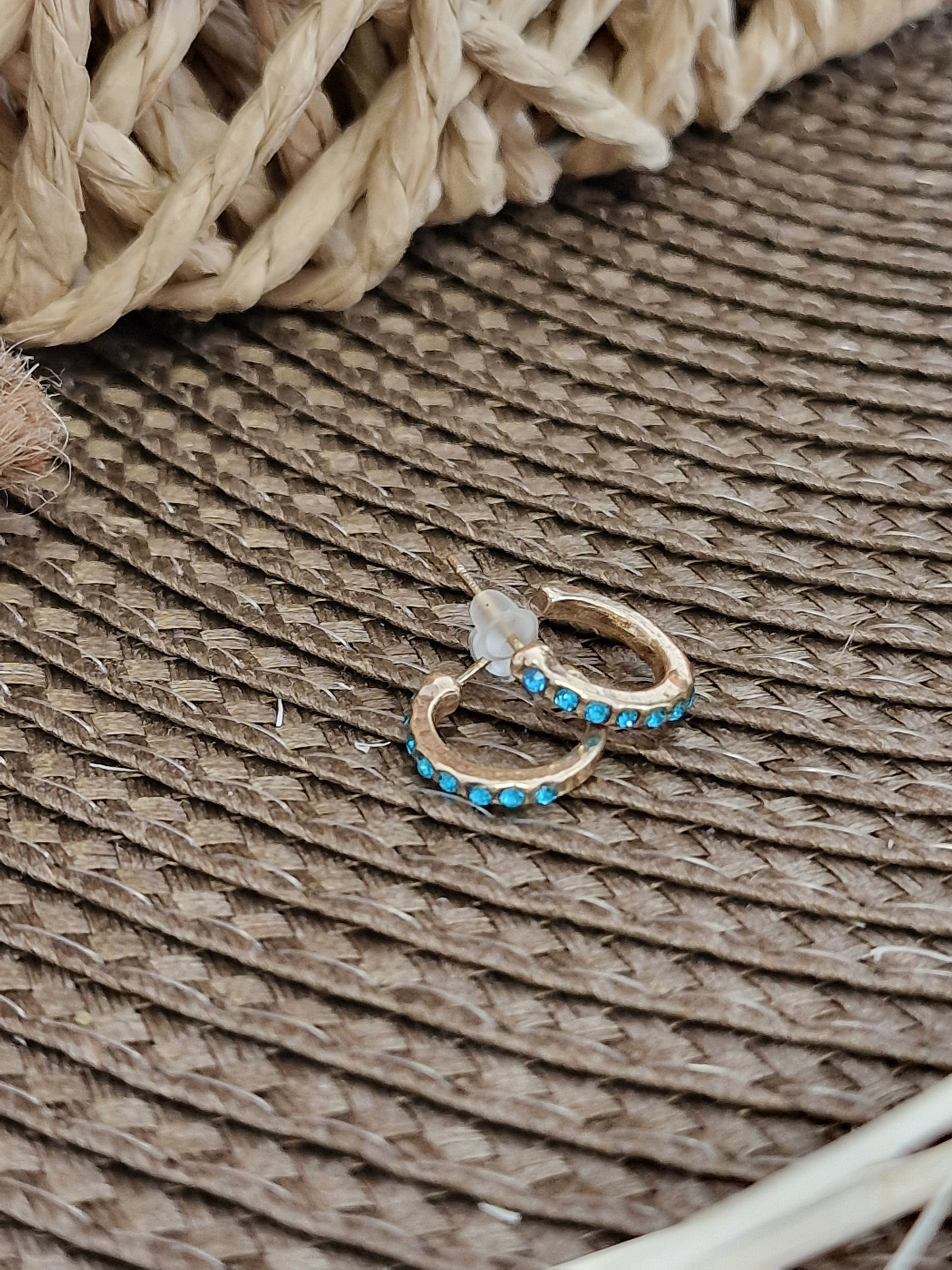 Notre Collection de Bijoux - Boucle d’Oreille Créole à Strass Bleu