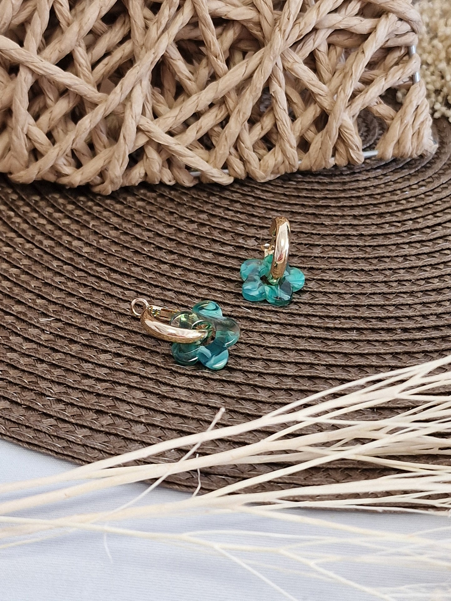 Notre Collection de Bijoux - Boucle d'Oreille Anneau Doré Fleur Verte