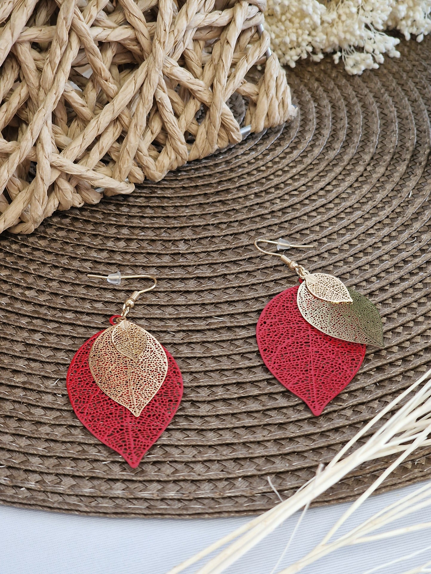 Notre Collection de Bijoux - Boucle d'Oreille Plume Rouge