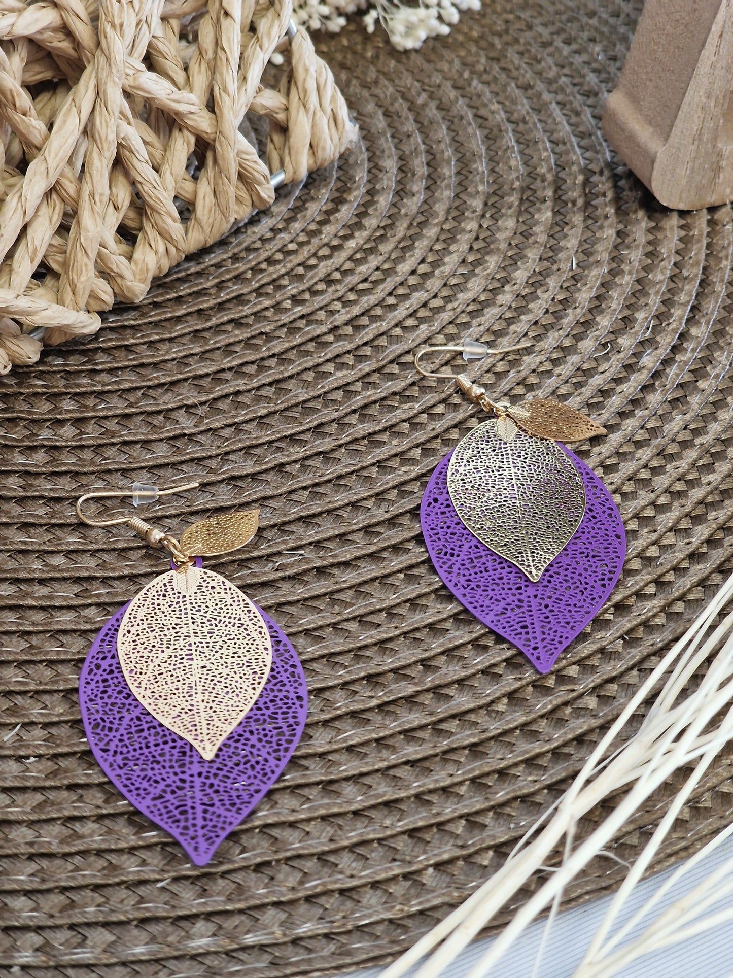 Notre Collection de Bijoux - Boucle d'Oreille Plume Violette