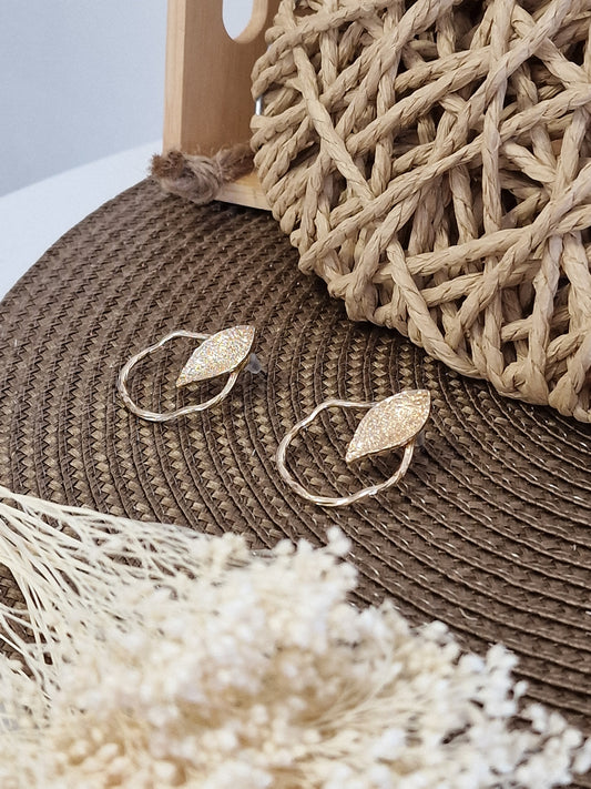 Notre Collection de Bijoux - Boucle d'Oreille Feuille Dorée