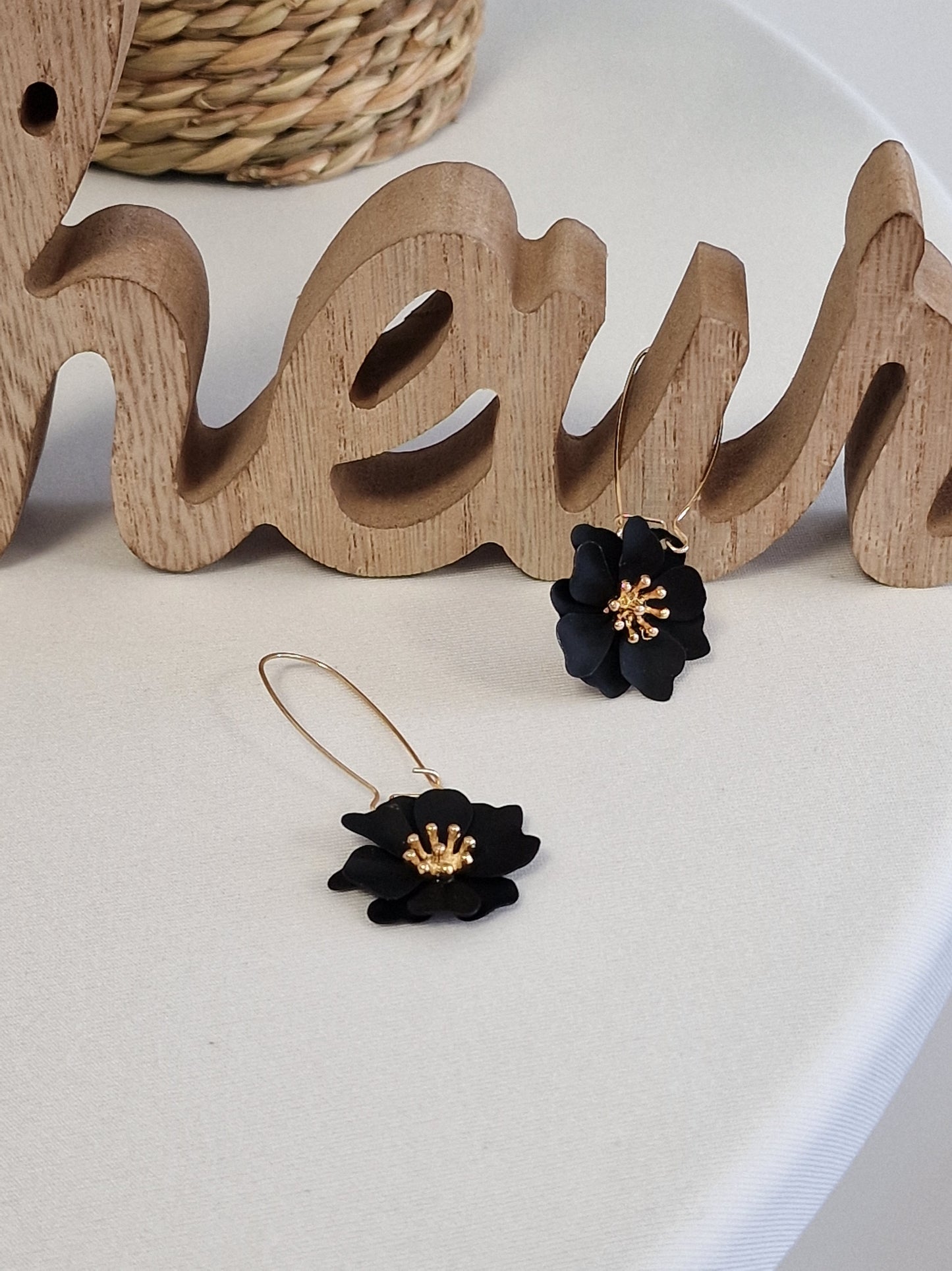 Notre Collection de Bijoux - Boucle d'Oreille Fleur Noir