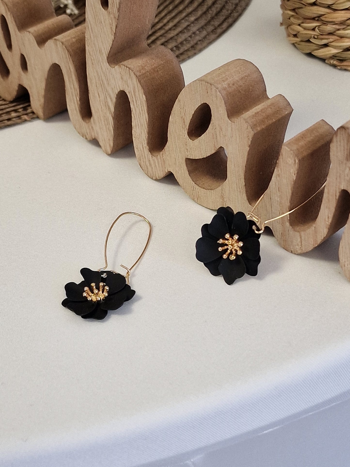 Notre Collection de Bijoux - Boucle d'Oreille Fleur Noir