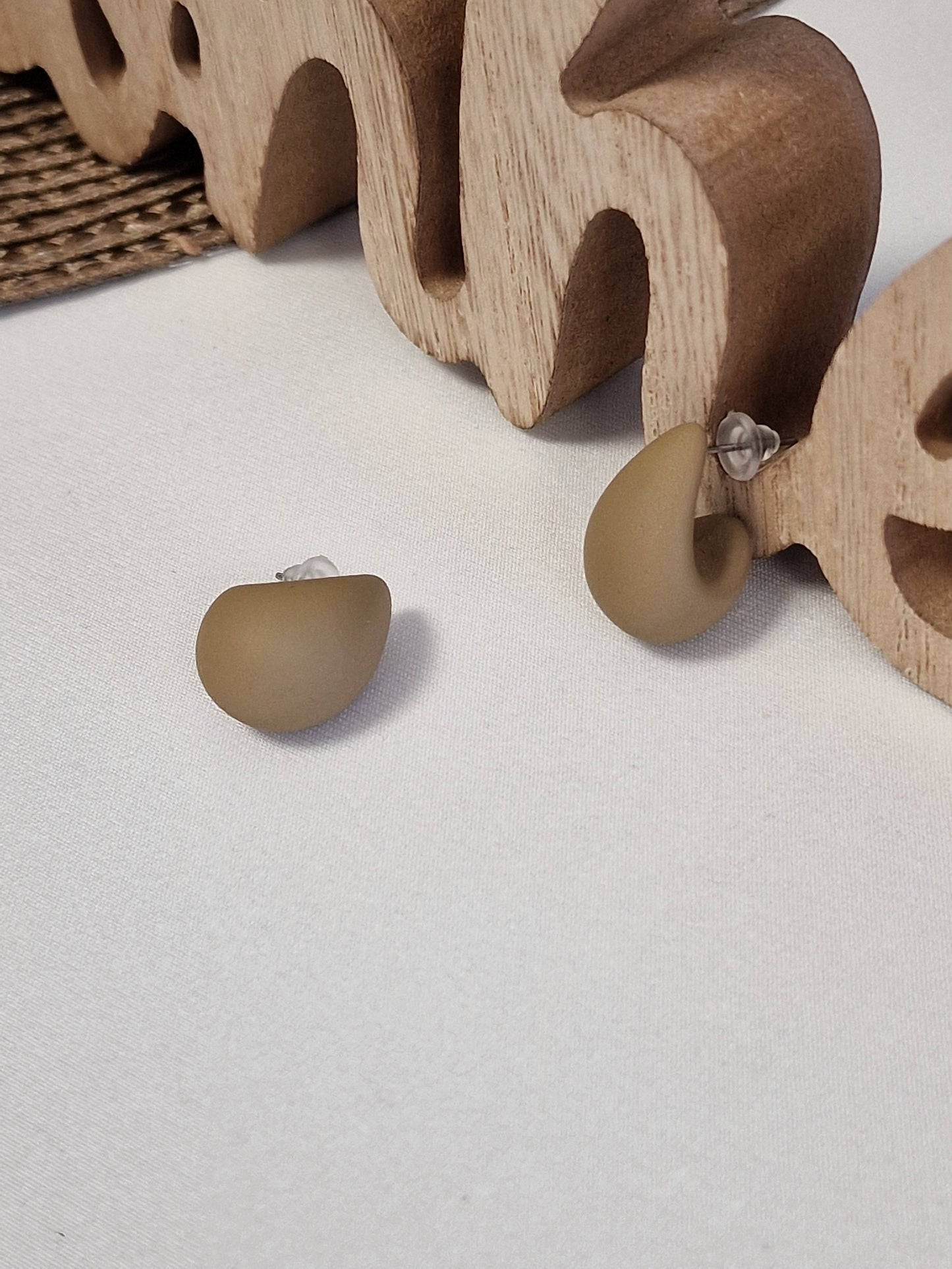 Notre Collection de Bijoux - Boucle d'Oreille Goutte d'Eau Beige