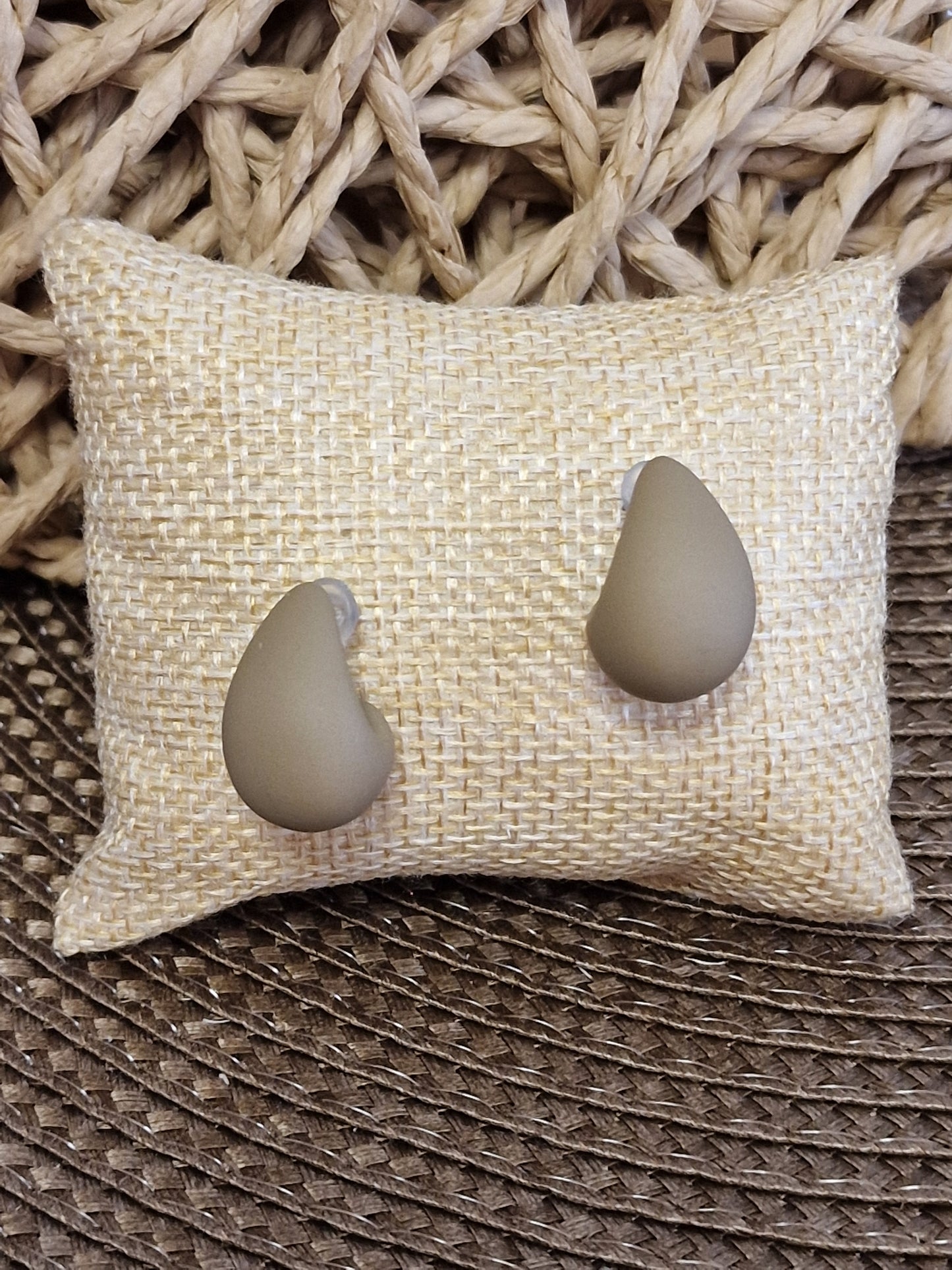 Notre Collection de Bijoux - Boucle d'Oreille Goutte d'Eau Beige