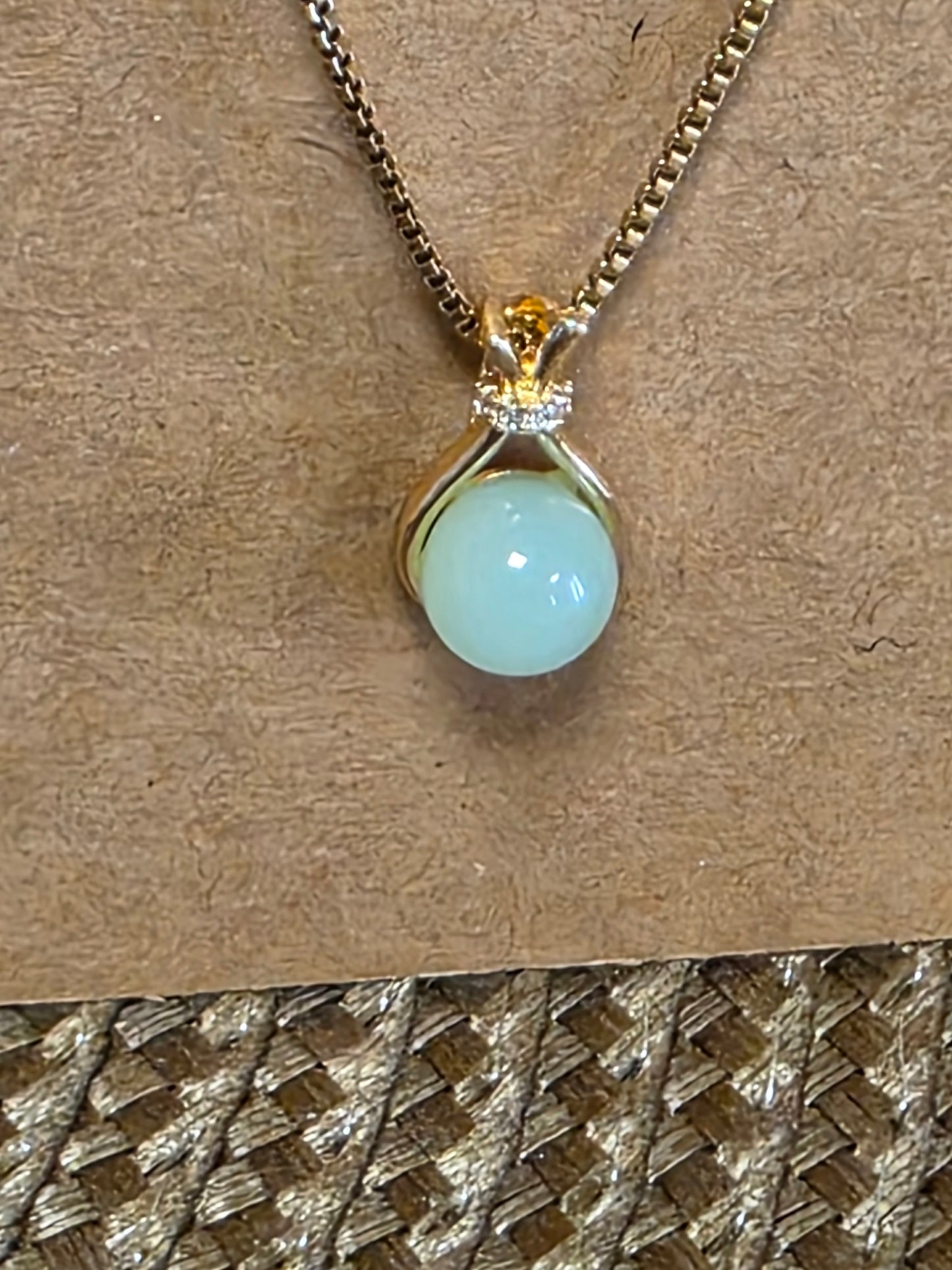 Notre Collection de Bijoux - Pendentif Boule Verte et Doré