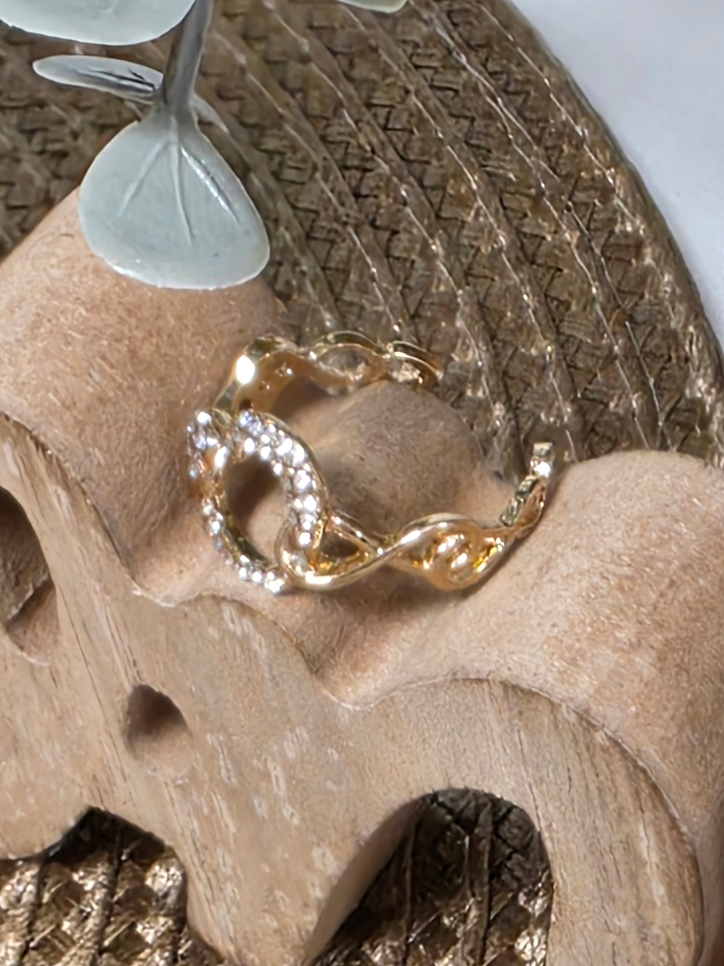 Notre Collection de Bijoux - Bague Cœur Doré à Pierre Blanche