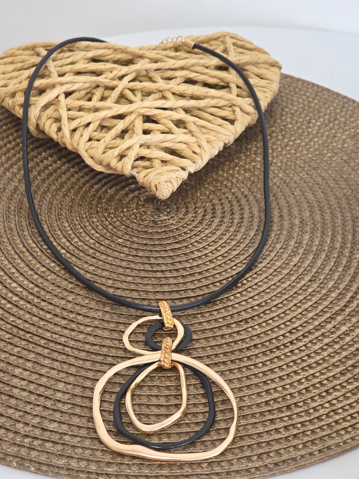 Notre Collection de Bijoux - Collier Sautoir Géométrique Noir Doré