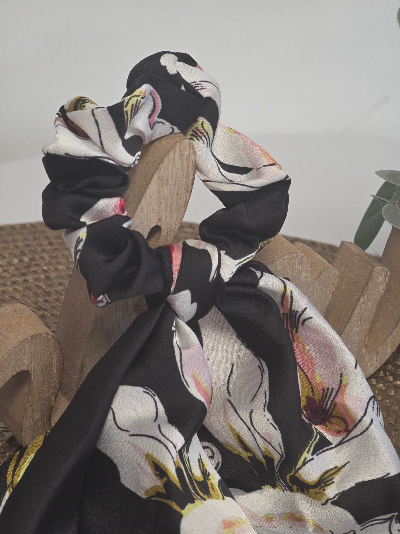 Le Chouchou Foulard Noir fleurie Blanc