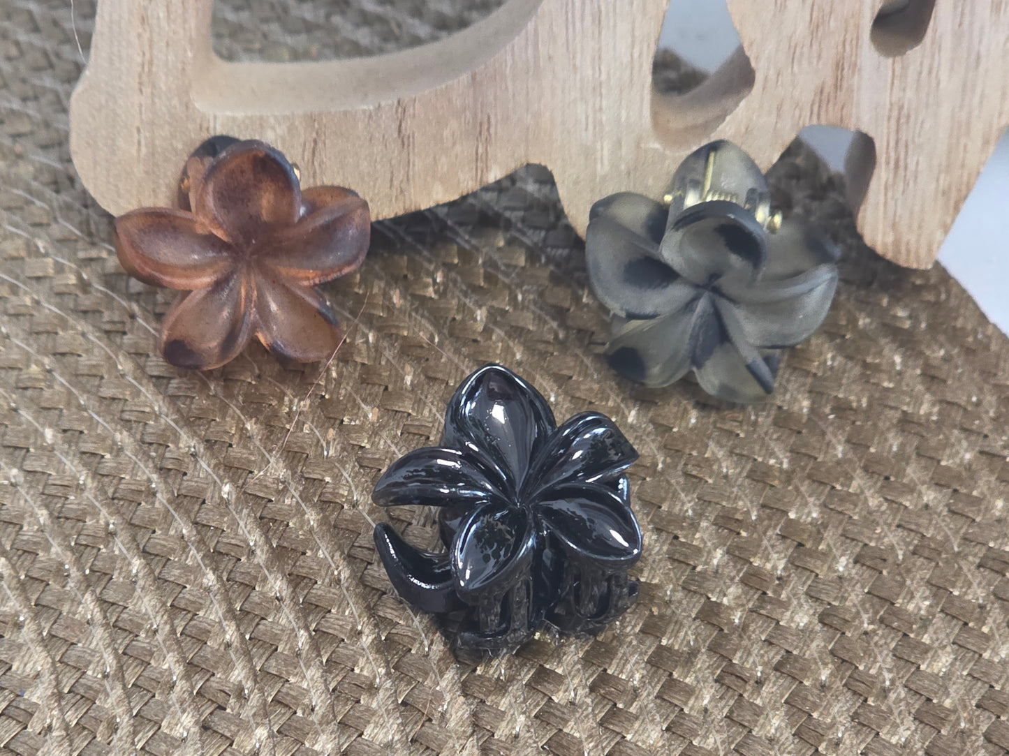 Petite Pince à Cheveux Fleur Noir Gris Camel - Lot de 3