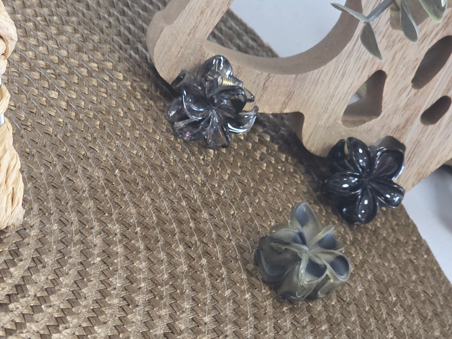 Petite Pince à Cheveux Fleur Noir Gris Transparent