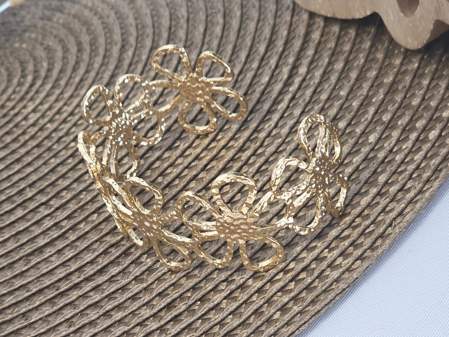 Notre Collection de Bijoux - Bracelet Jonc Pâquerette Doré