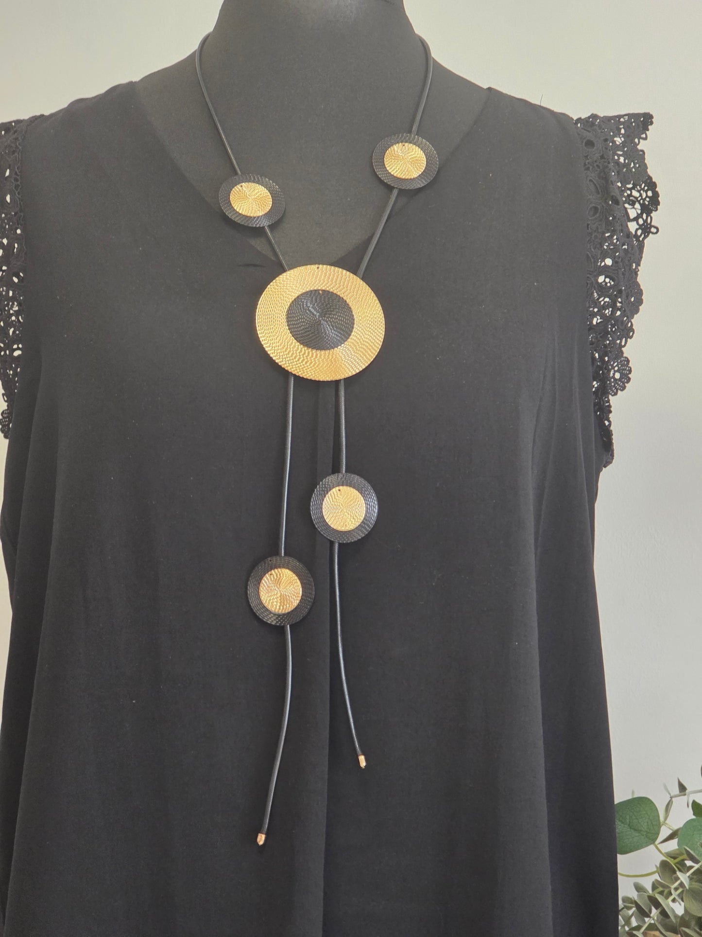 Notre Collection de Bijoux - Collier Sautoir Vintage Rond Noir Doré