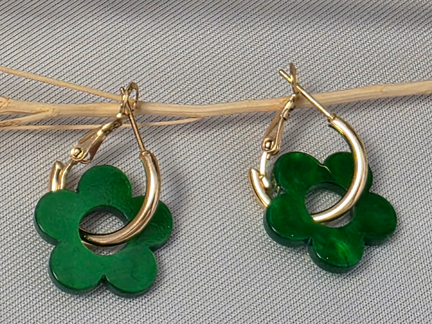 Notre Collection de Bijoux - Boucle d'Oreille Fleur Verte