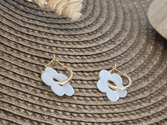 Notre Collection de Bijoux - Boucle d'Oreille Fleur Blanche