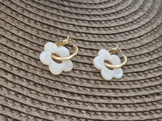 Notre Collection de Bijoux - Boucle d'Oreille Fleur Ivoire