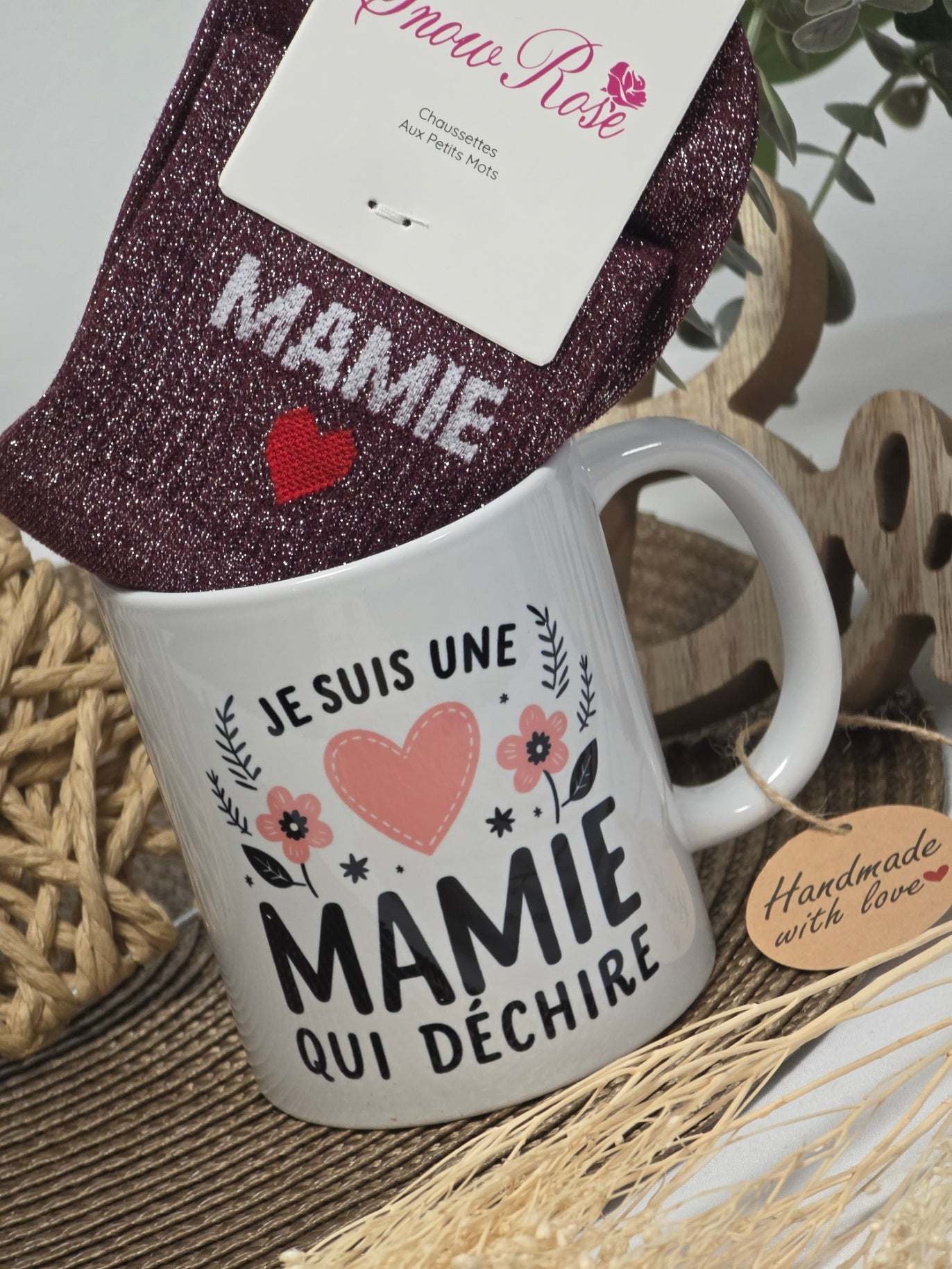 MUG UNE MAMIE QUI DECHIRE AVEC SA CHAUSSETTE PAILLETEE