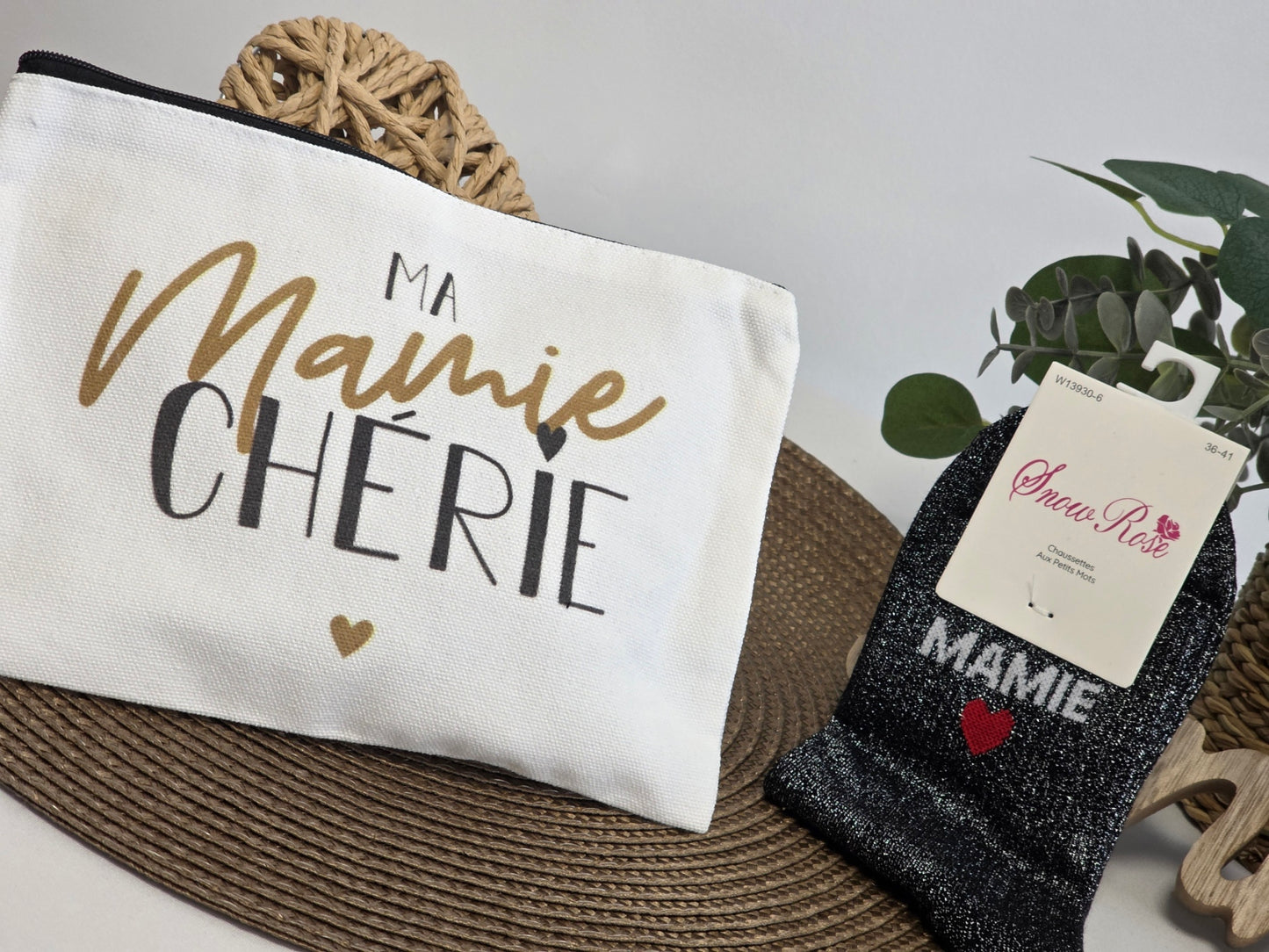 POCHETTE " MA MAMIE CHERIE " AVEC SA CHAUSSETTE PAILLETEE NOIR