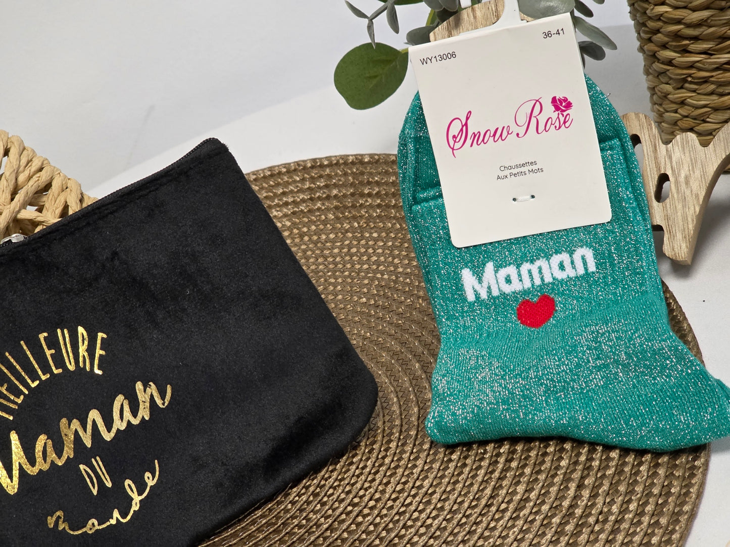 POCHETTE " MEILLEUR MAMAN DU MONDE " AVEC SA CHAUSSETTE PAILLETEE VERT
