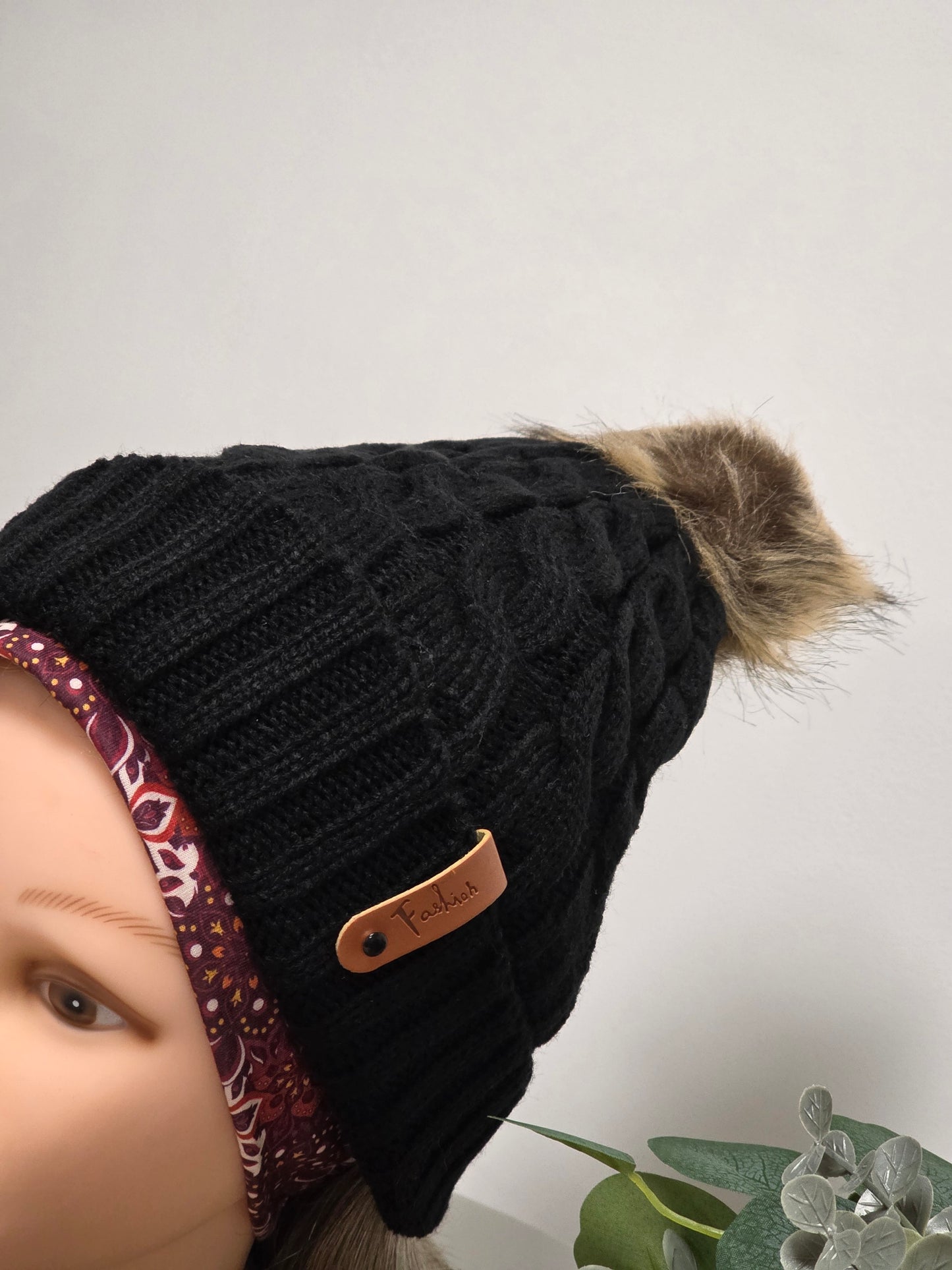 Nos Bonnets Torsadé Noir à Pompon