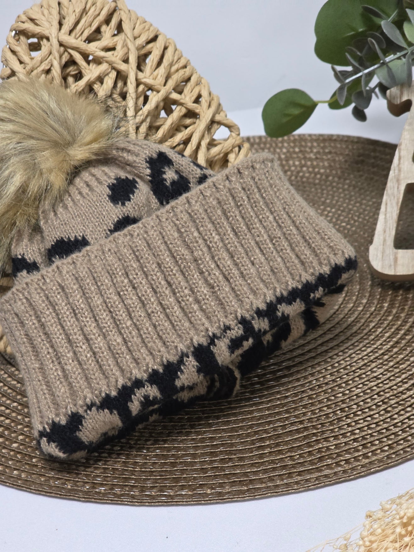 Nos Bonnets Imprimé Léopard Camel à Pompon
