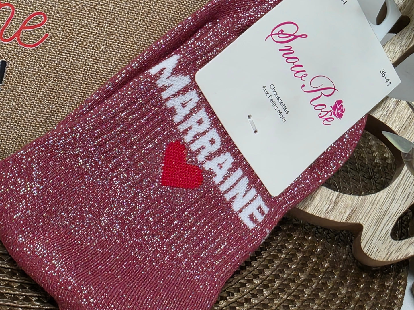 POCHETTE " MEILLEURE MARRAINE DU MONDE " AVEC SA CHAUSSETTE PAILLETEE FUCHSIA