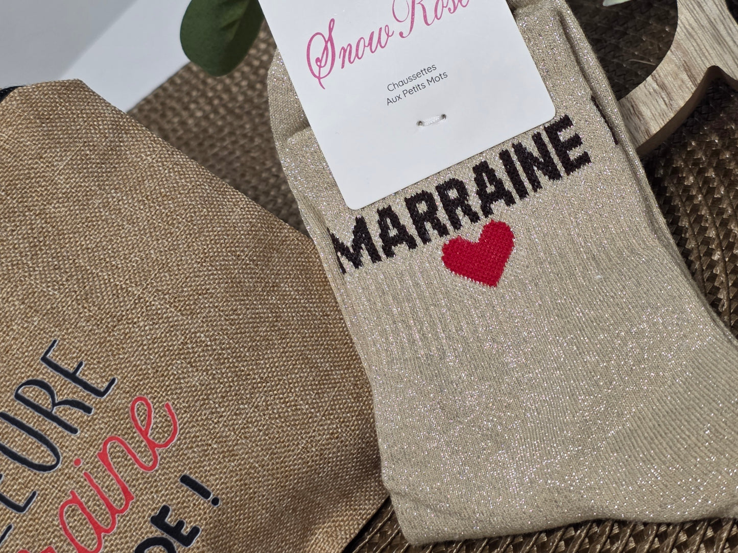POCHETTE " MEILLEURE MARRAINE DU MONDE " AVEC SA CHAUSSETTE PAILLETEE BEIGE