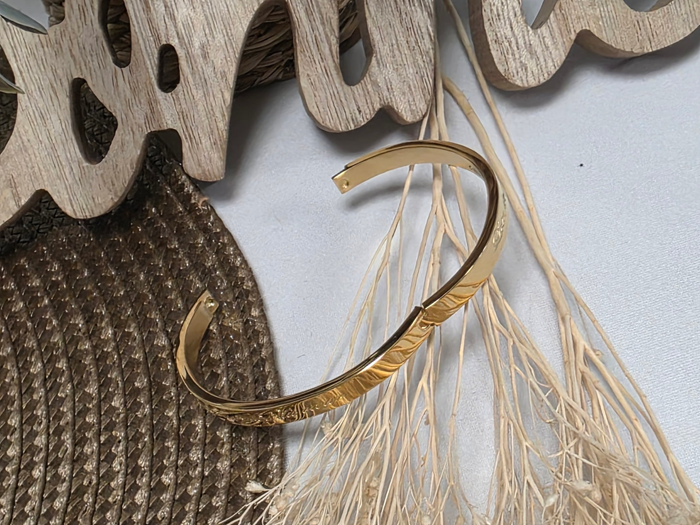 LES BRACELETS A MESSAGE " LOIN DES YEUX PRES DU COEUR " Doré