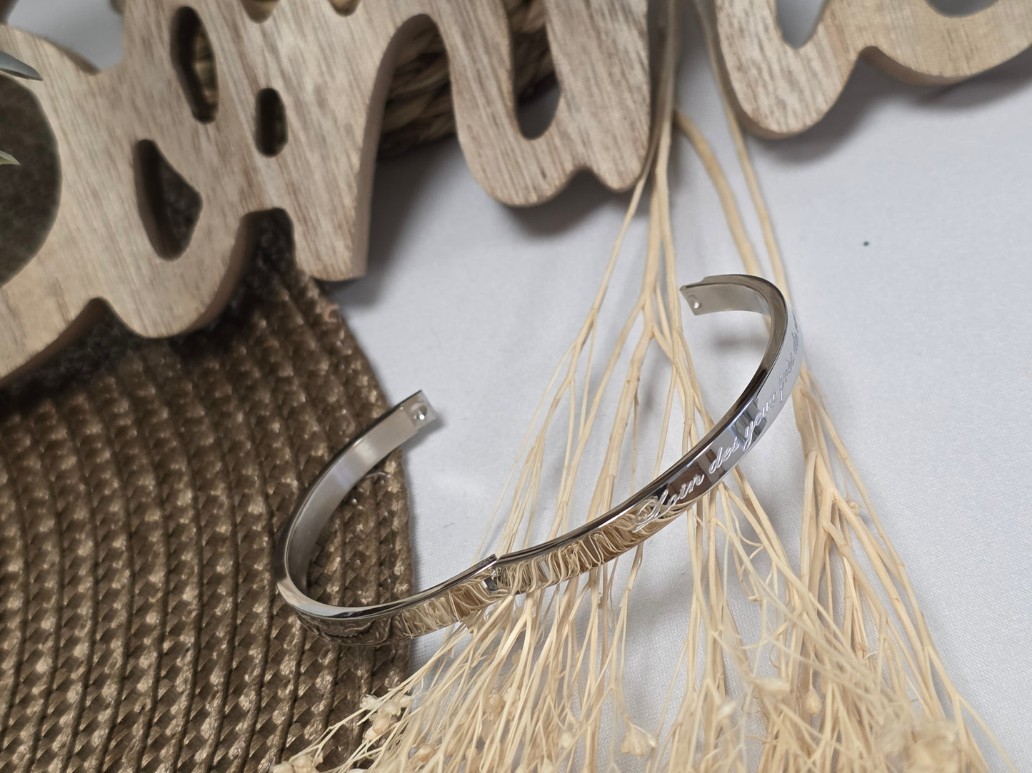 LES BRACELETS A MESSAGE " LOIN DES YEUX PRES DU COEUR " Argenté