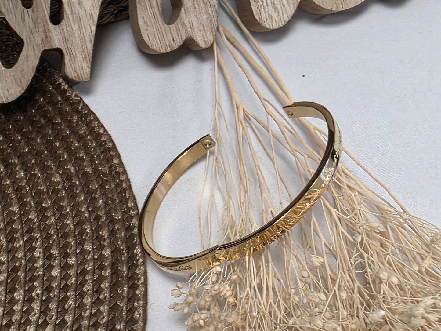 LES BRACELETS A MESSAGE " FAIS DE TA VIE UN REVE ET TES REVES UNE REALITE " Doré