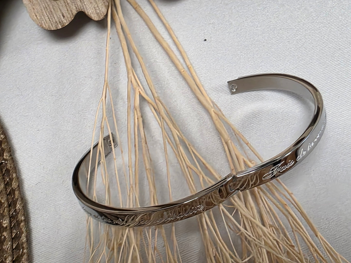 LES BRACELETS A MESSAGE " FAIS DE TA VIE UN REVE ET TES REVES UNE REALITE " Argenté