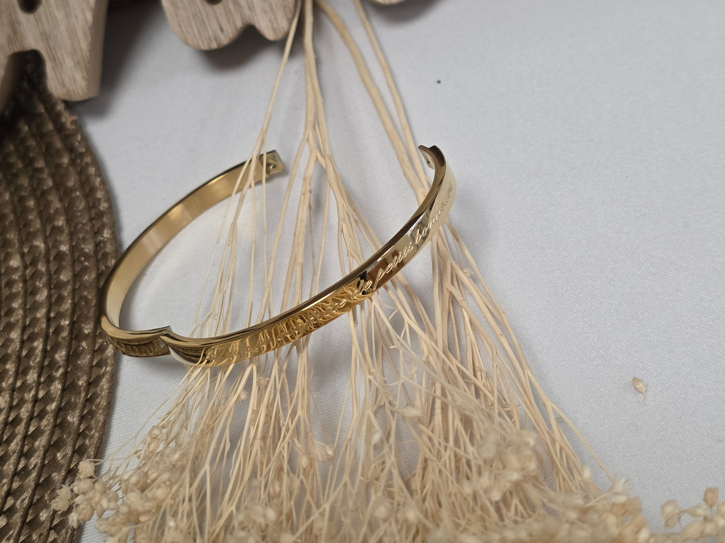 LES BRACELETS A MESSAGE " LA VIE EST FAITE DE PETITS BONHEURS" Doré