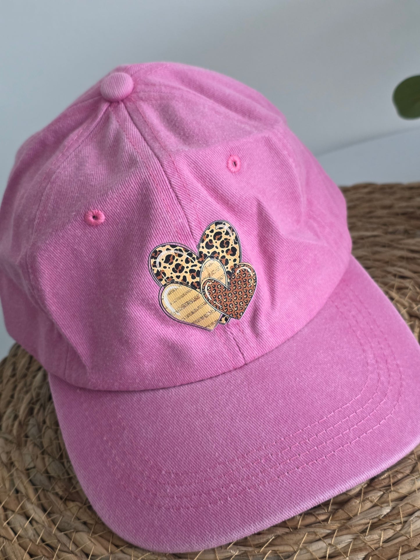 Casquette Féminine Rose Ecusson Léopard