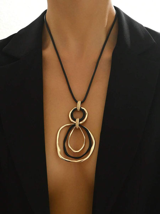 Notre Collection de Bijoux - Collier Sautoir Géométrique Noir Doré