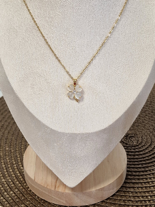 Notre Collection de Bijoux - Pendentif Trèfle Beige