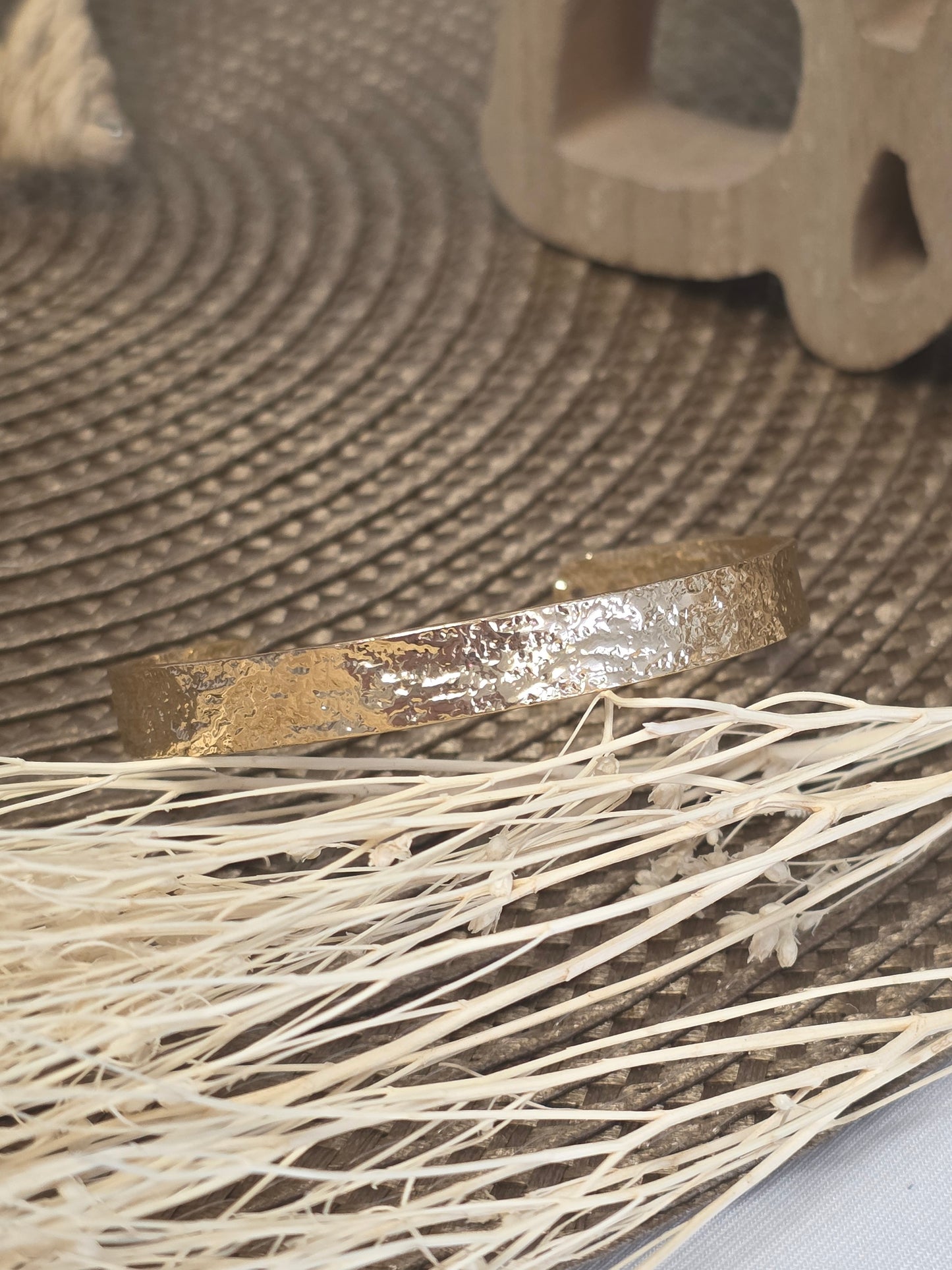 Notre Collection de Bijoux - Bracelet Manchette Texturé Doré