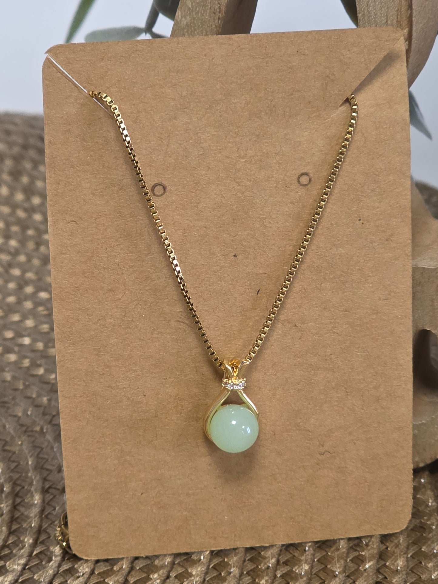 Notre Collection de Bijoux - Pendentif Boule Verte et Doré