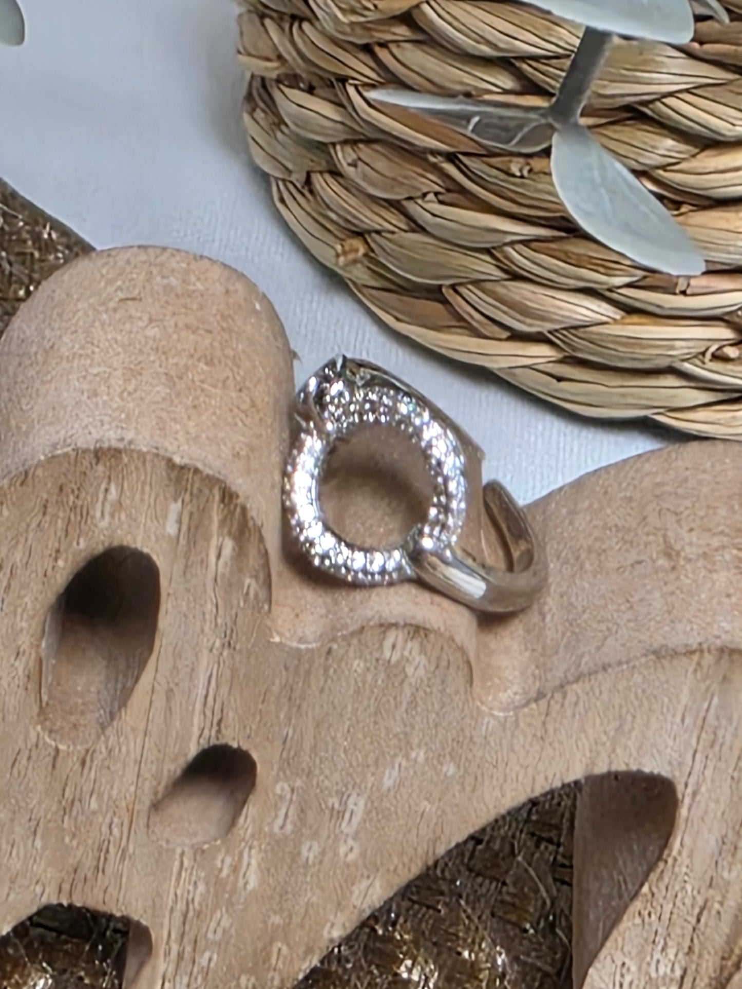 Notre Collection de Bijoux - Bague Cercle Argenté Pierre Blanche