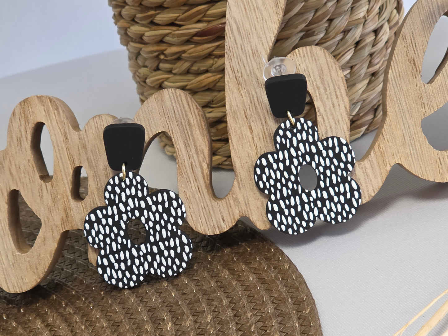 Notre Collection de Bijoux - Boucle d'Oreille Pendante Fleur Noir Blanc