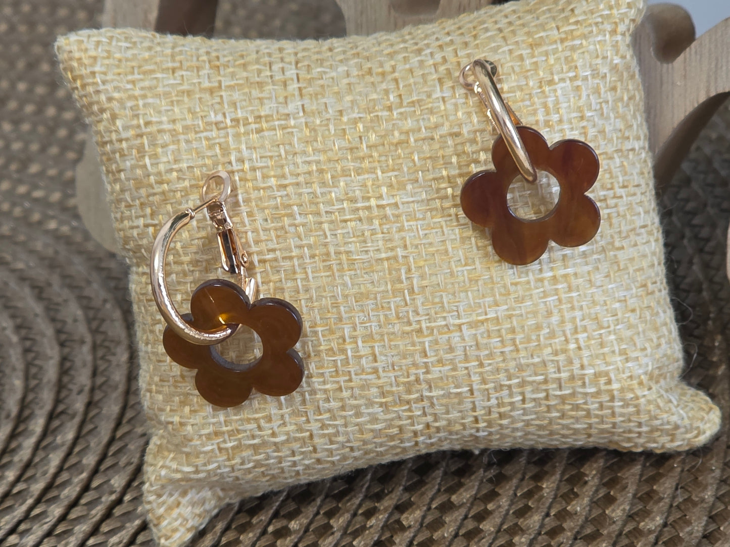 Notre Collection de Bijoux - Boucle d'Oreille Fleur Camel