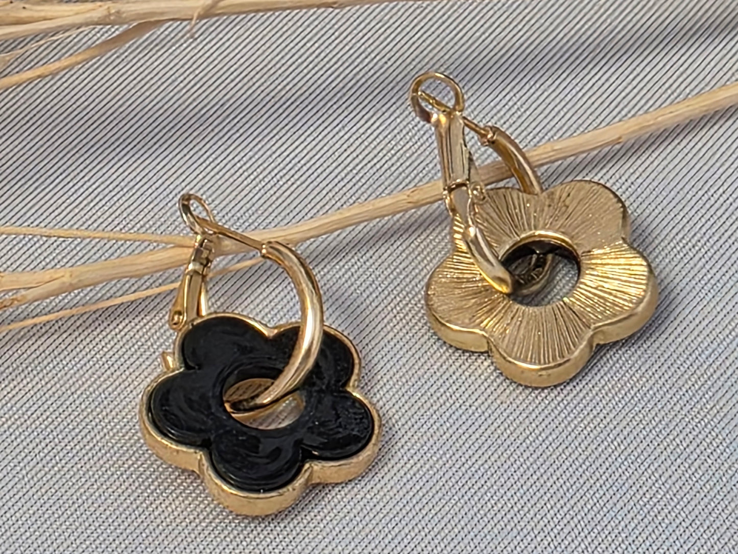 Notre collection de Bijoux - Boucle d'Oreille Fleur Noir Doré