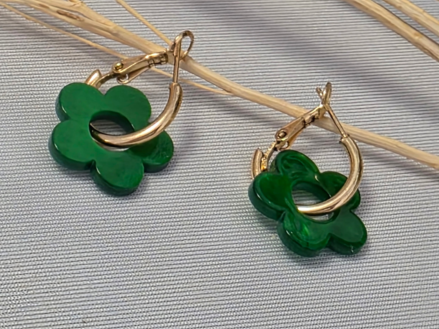 Notre Collection de Bijoux - Boucle d'Oreille Fleur Verte