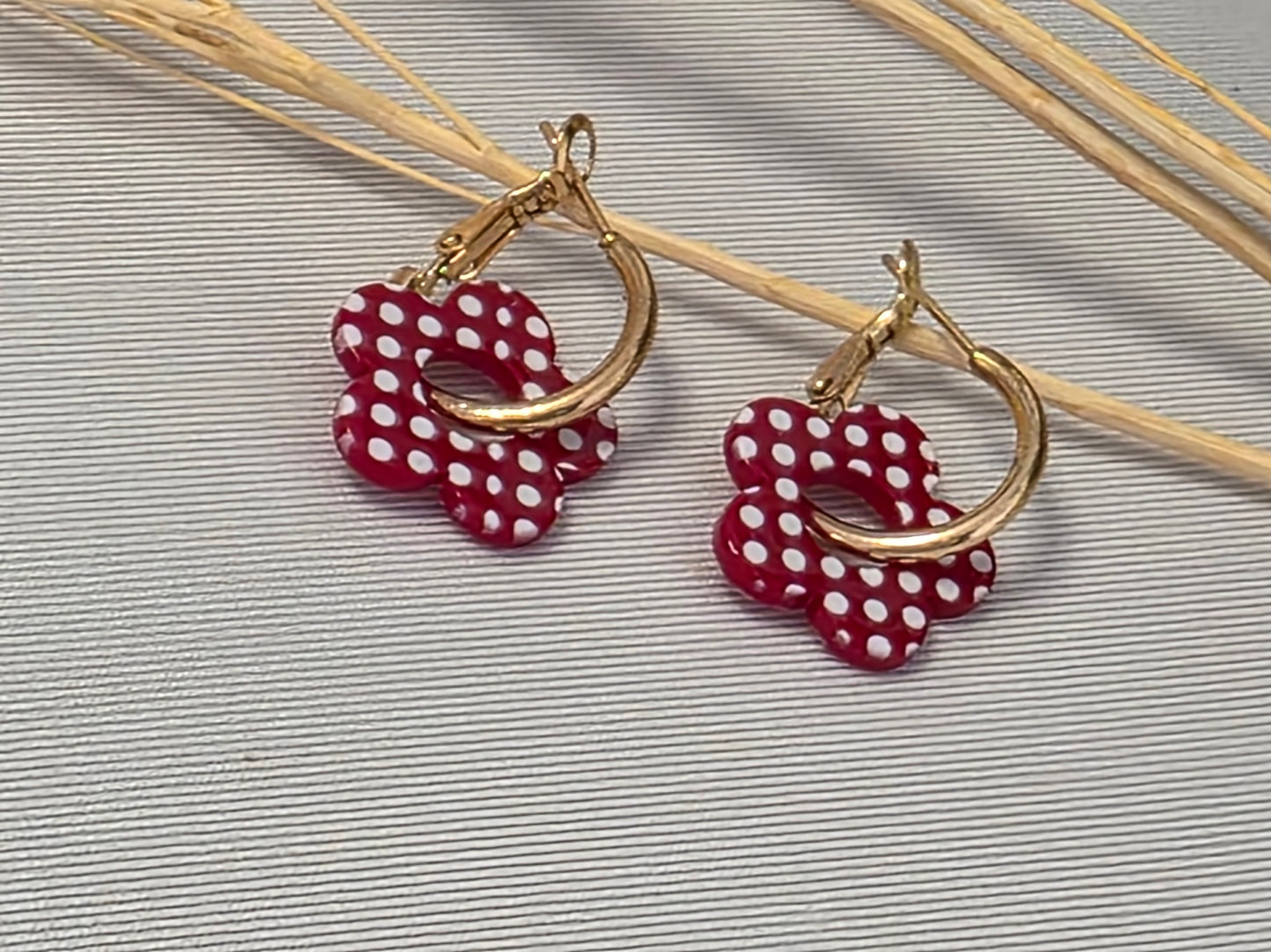 Notre Collection de Bijoux - Boucle d'Oreille Fleur Rouge et Blanc