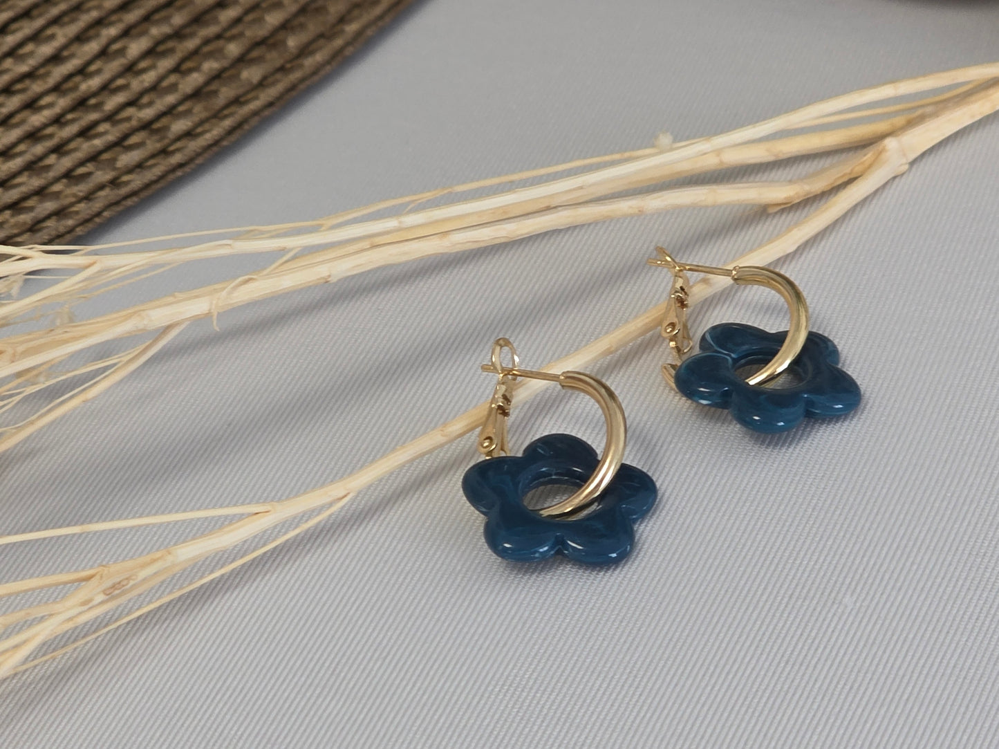 Notre Collection de Bijoux - Boucle d'Oreille Fleur Bleu Nuit