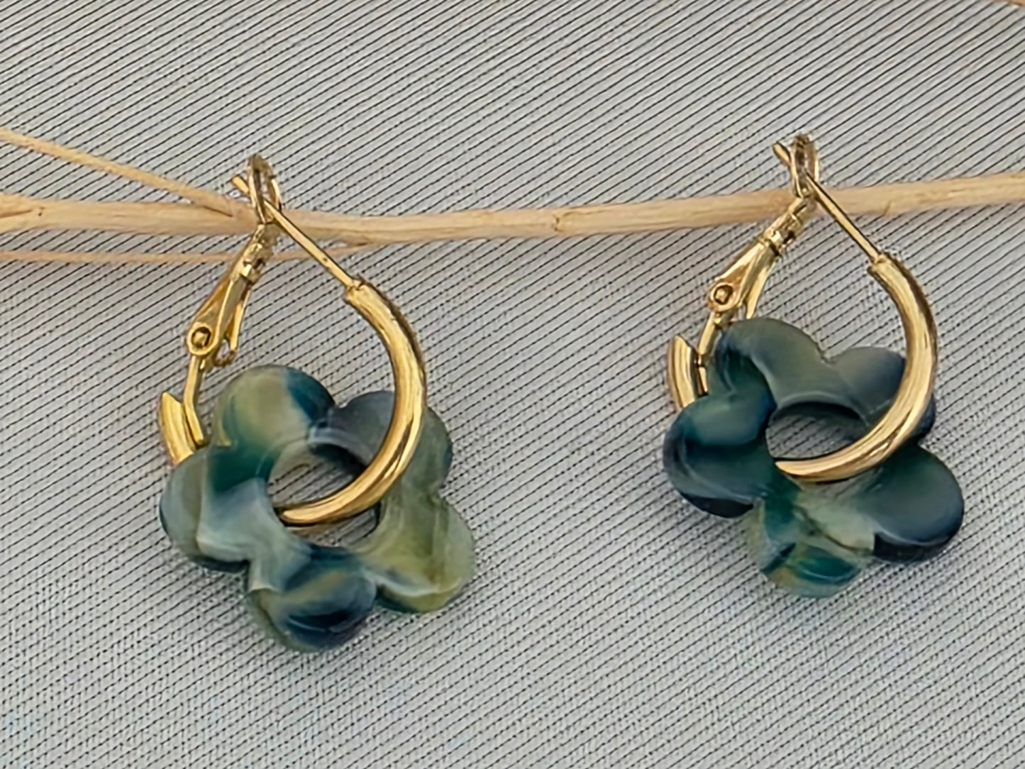 Notre Collection de Bijoux - Boucle d'Oreille Fleur Bleu Jaune