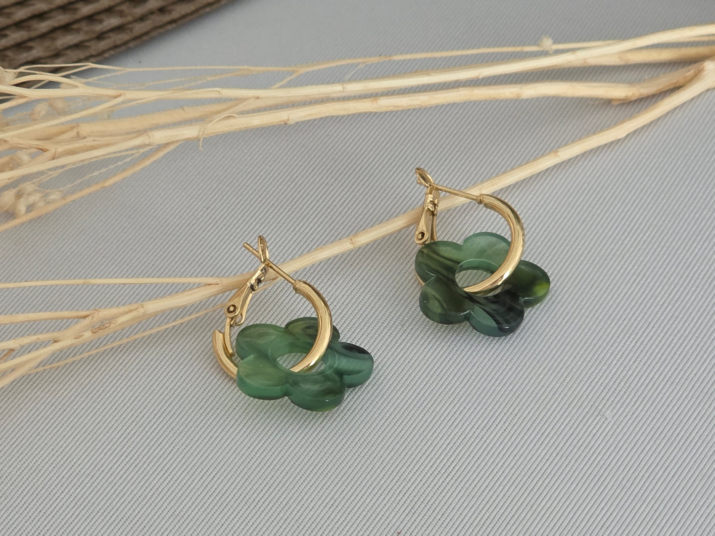 Notre Collection de Bijoux - Boucle d'Oreille Fleur Kaki Zébré