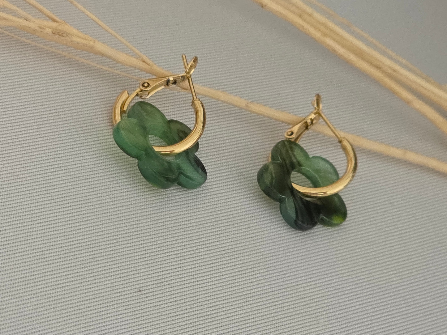 Notre Collection de Bijoux - Boucle d'Oreille Fleur Kaki Zébré