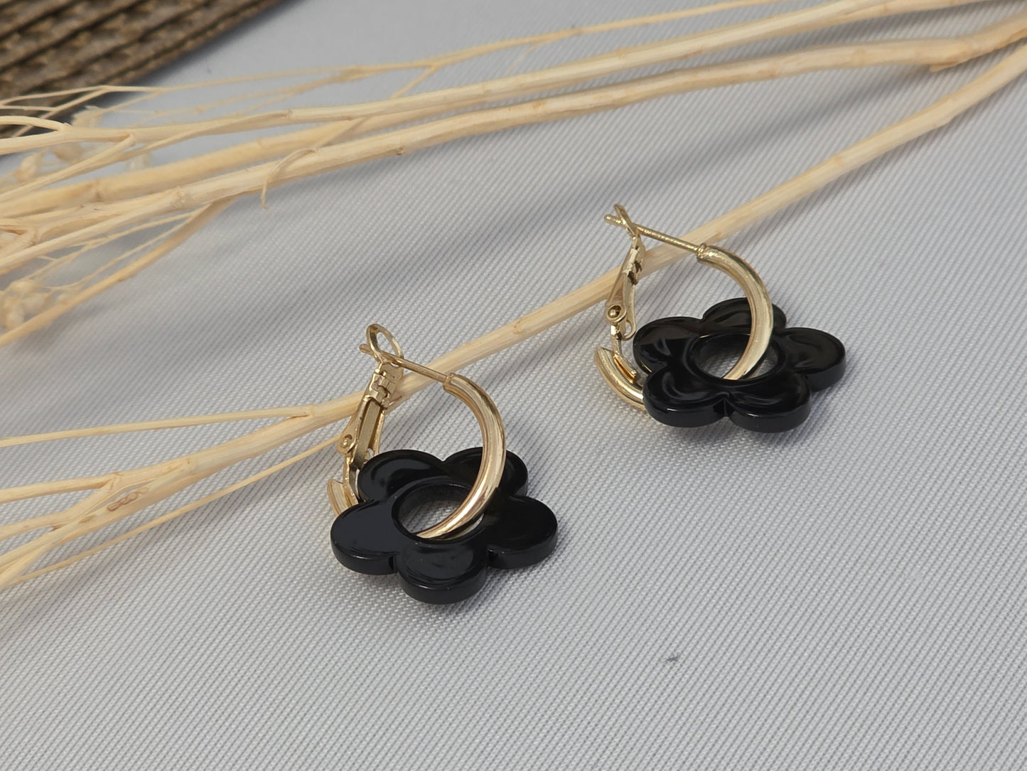 Notre Collection de Bijoux - Boucle d'Oreille Fleur Noir