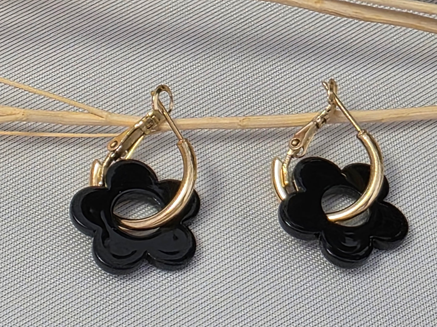 Notre Collection de Bijoux - Boucle d'Oreille Fleur Noir